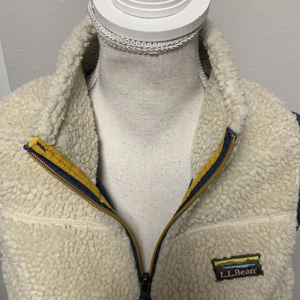 LL Bean fuzzy vest - Picture 4 of 8